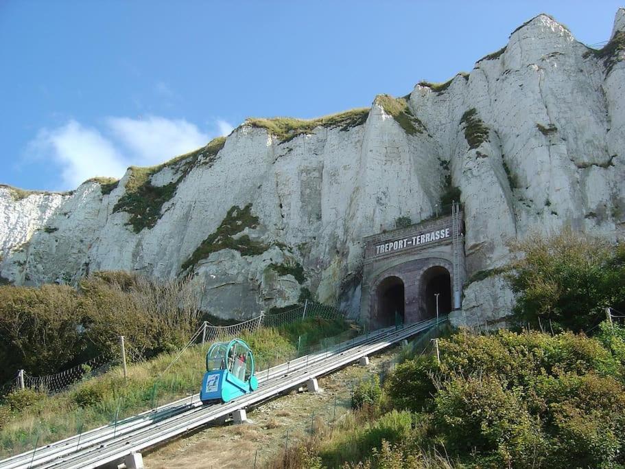 La Verriere. Les Locations Isahora C'Est Aussi Plusieurs Appart' De Standing A 2 Pas Du Chateau D'Eu, Des Falaises Du Treport, De Mers Les Bains Et Aux Portes De La Baie De Somme Э (Приморская Сена) Экстерьер фото